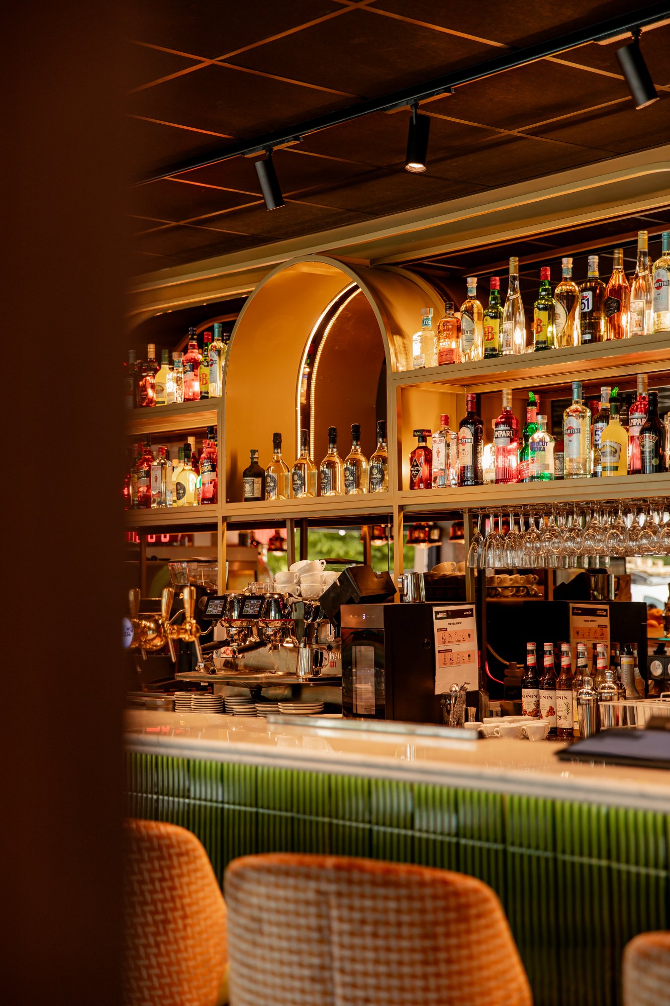 Italian Queen Meylan – gold arch and bottle shelves above the espresso bar, photo Jon Filin