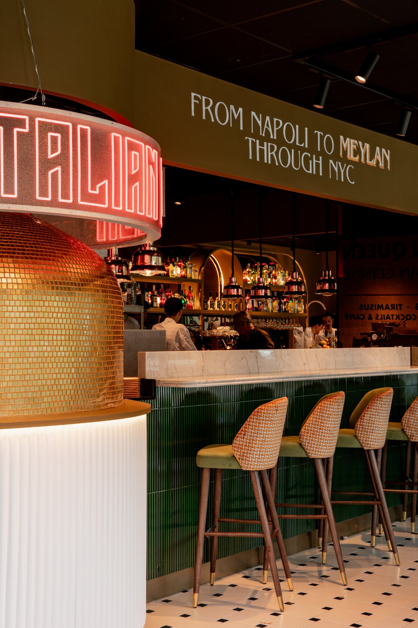 Italian Queen Meylan – gold mosaic pizza oven under the neon Italian Queen ring, photo Jon Filin